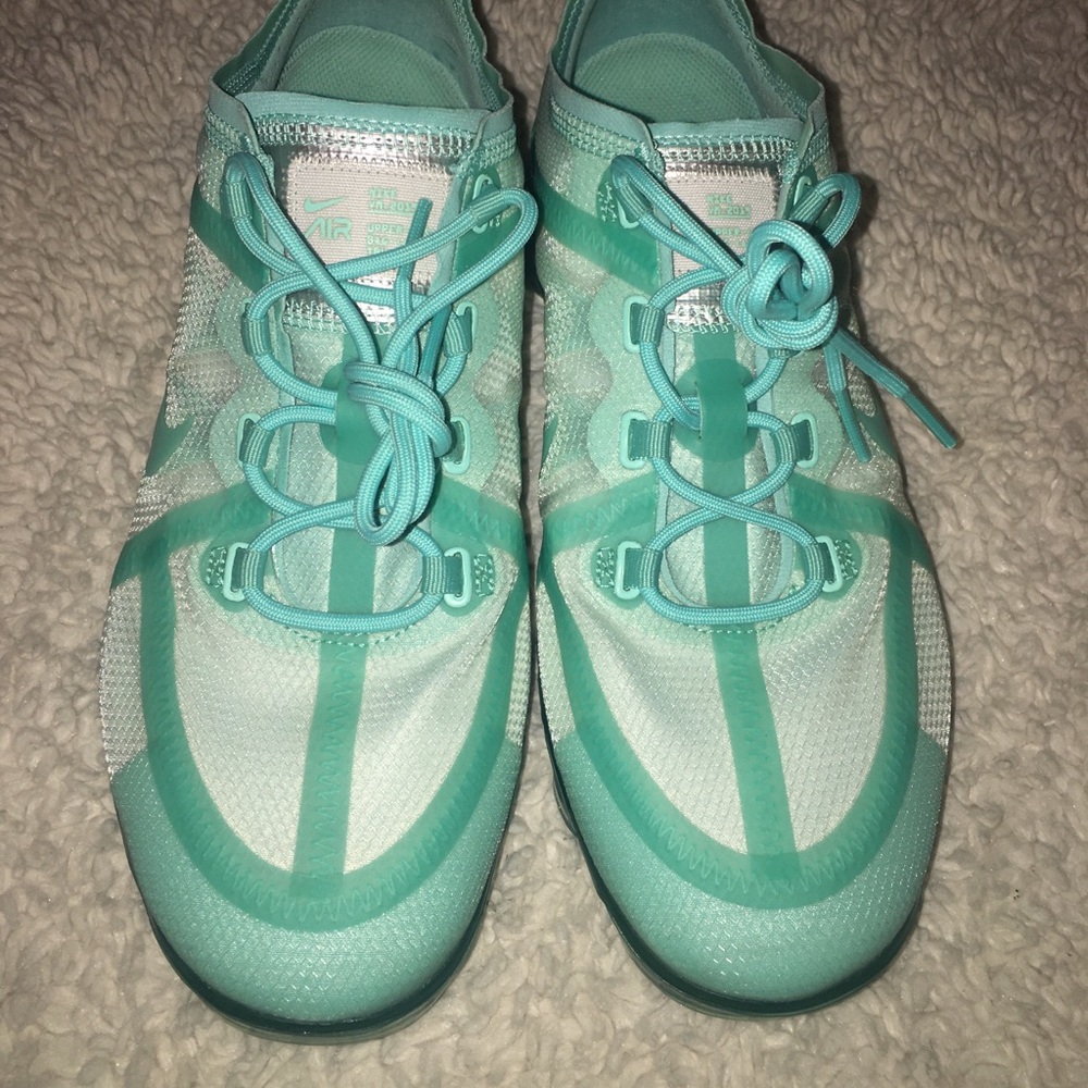 Nike - Picture 2 of 12